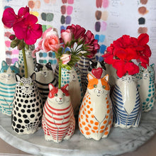 Black Polka-Dot Cat-Shaped Resin Accent Vase — product detail 1