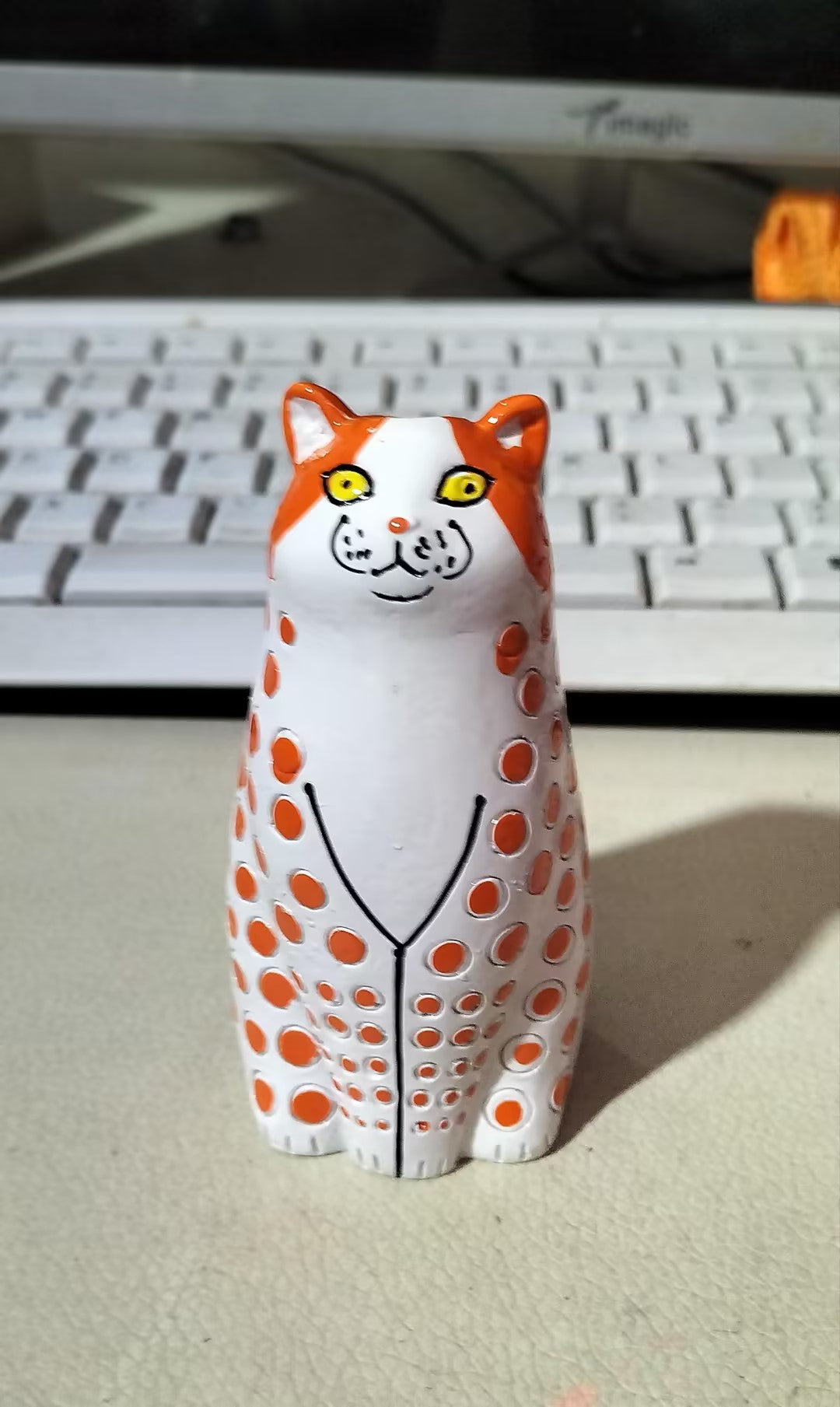Black Polka-Dot Cat-Shaped Resin Accent Vase — product detail 10